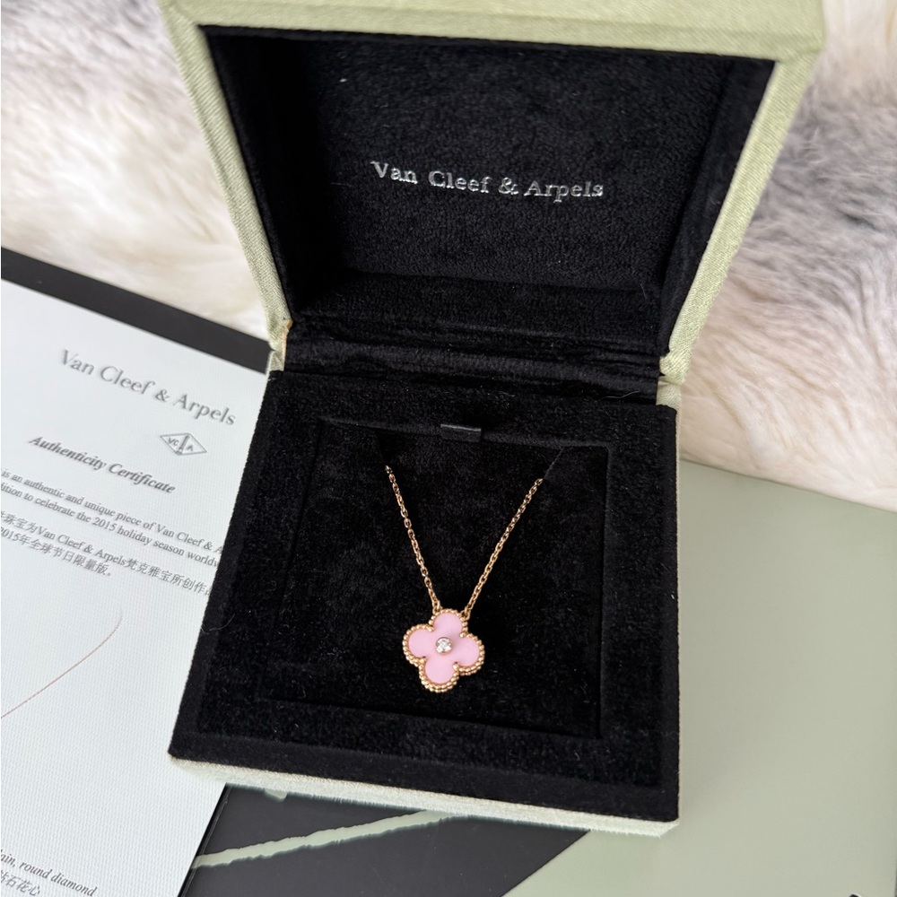 ❌SOLD❌Van Cleef & Arpels 2015 Limited Edition Rare Pink and Rose Gold Pendant